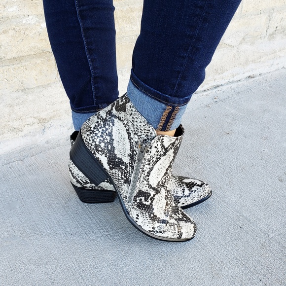 Boots - Picture 5 of 8